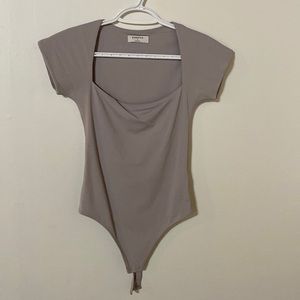 Aritzia babaton contour short sleeve square neck bodysuit